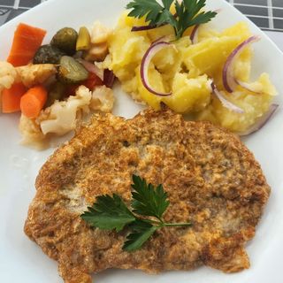 Шницел с гарнитура на деня