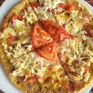 Българска пица със сирене  