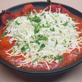 Печени чушки с домати и сирене