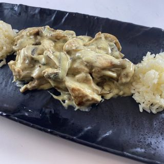 Пиле с гъби и топено сирене