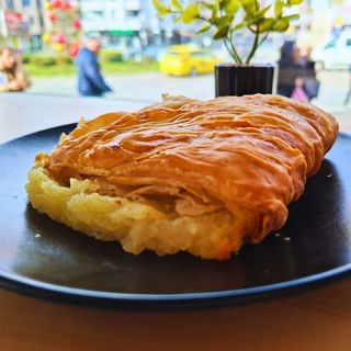 Гръцка баница Бугатса