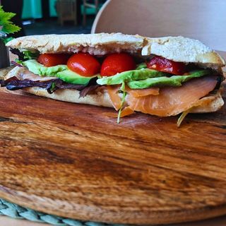 SALMON DELUXE SANDWICH