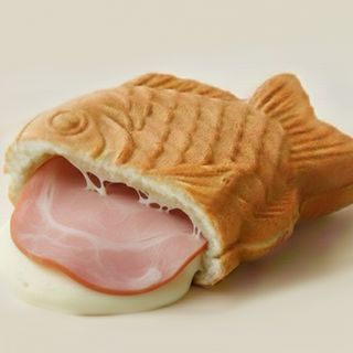 Тайяки с моцарела и шунка