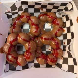 МОЧИ ДОНЪТС СЪС СЛАДКО ОТ ЯГОДИ