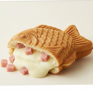 Тайяки с моцарела и шунка