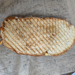 Тостер със Суджук и Яйце