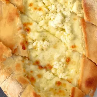 Мини пиде, с кашкавал и яйце
