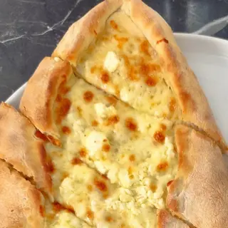 Минин Пиде със сирене