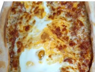 Меню. Мини пиде с кайма,кашкавал и яйце