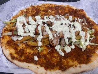 Лахмаджун с пилешки Дюнер