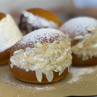 Маритоццо със солен карамел (Maritozzo con la panna)