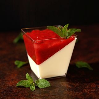 ПАНАКОТА С ЯГОДА