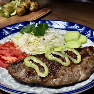 Пълнена плескавица със сирене и чушка