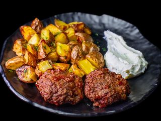 Телешки кюфтета с моцарела и трюфел два броя (450г)