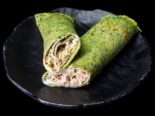 Спаначена палачинка с мариновано пилешко