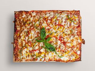 Пица Лаваш с пилешко, царевица и чушка (550г)