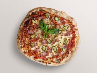 Пица Пинса с бекон и кисели краставици (650г)