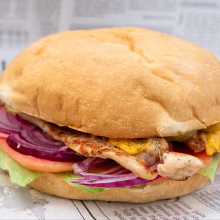 Бургер с пилешко филе + подарък малък Айрян