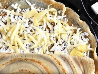 Палачинка с кашкавал и сирене