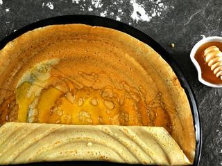 Палачинка с мед