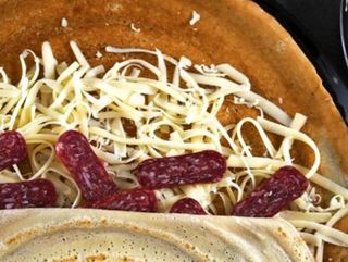 Палачинка с луканка и кашкавал