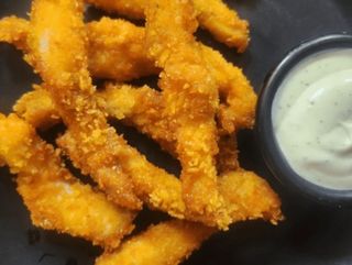 Пилешки бонфиленца с чеснов сос