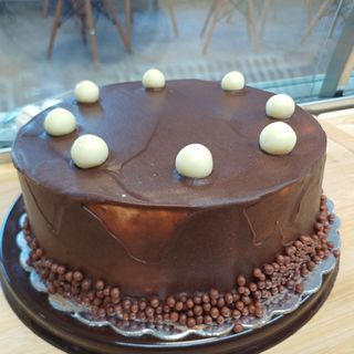 Парче шоколадова  торта с боровинки