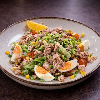 Зелена салата с риба тон