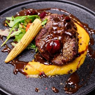 Телешки медальони с трюфелово пюре от батат