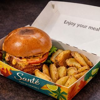 Класически бургер с пилешко с домашни пържени картофи