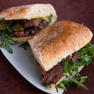 Чабата с дърпано телешко