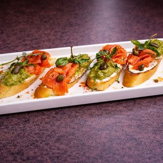 Брускети със сьомга