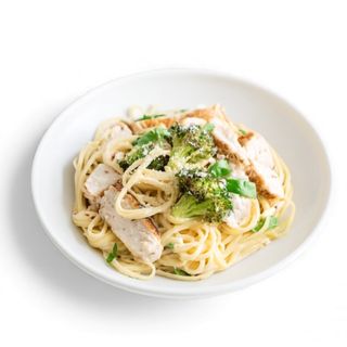 талиателе с пилешко и броколи