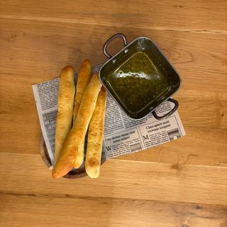 Гризини със зехтин и песто