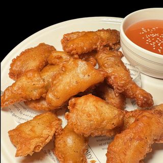 E1-Панирани пилешки хапки със сладко-кисел сос