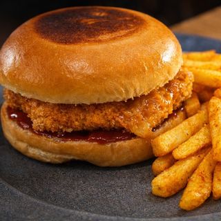 ДЕТСКО/ПИЛЕШКИ ЧИЙЗБУРГЕР С ПЪРЖЕНИ КАРТОФКИ С ПОДПРАВКА