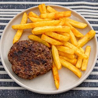 ДЕТСКО/КЮФТЕ С ПЪРЖЕНИ КАРТОФКИ С ПОДПРАВКА