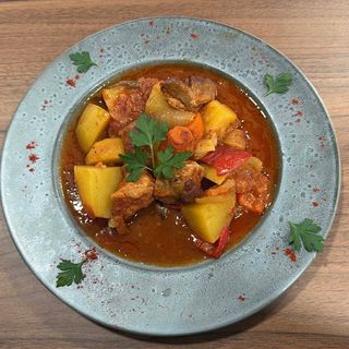 ГЮВЕЧ СЪС СВИНСКО