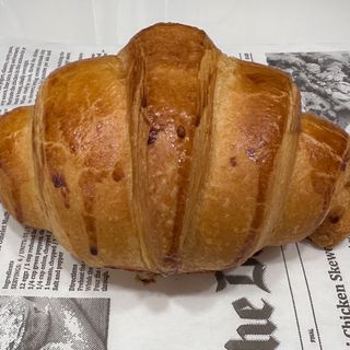 Кроасан с шоколад и капучино