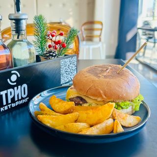 Пилешки или свински бургер