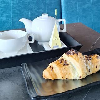 Чай + Кроасан с шоколад