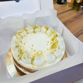 торта "Бенто Манго" 850 гр в кутия с панделка