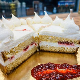 торта Бенто Mалина 850 гр в кутия с панделка