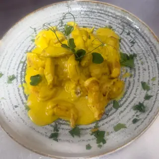 Пилешки късчета с къри с ориз (350 гр)