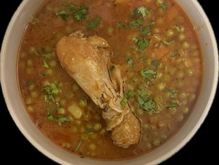 Грах с пилешко бутче на фурна (350гр)