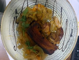 Свински ребърца с медено соев сос, с гарнитура картофено пюре(350гр)