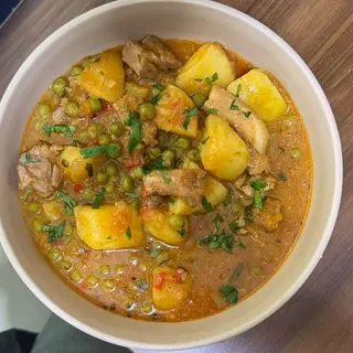 Грах със свинско и картофи на фурна