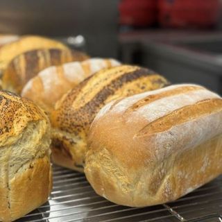 БЯЛ ХЛЯБ ЦЯЛ