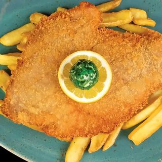 Виенски шницел с пържени картофи