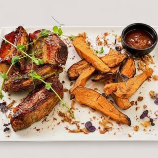 Бавно печени свински ребра с BBQ сос